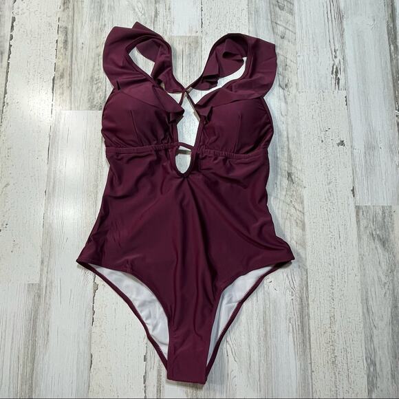 Strappy One-Piece Ruffled Monokini - Picture 3 of 8